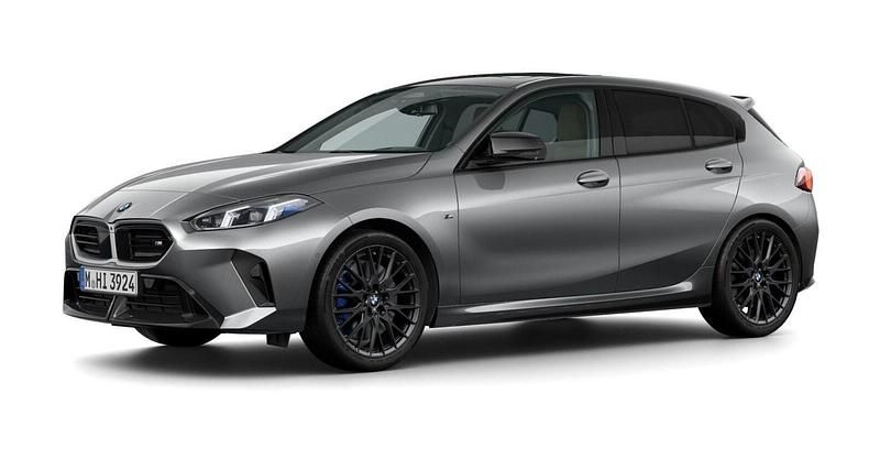 Grau Gebraucht 2025 BMW M135 Shadowline Kleinwagen | 45.337 € (Fairer Preis) - Bild 1/4