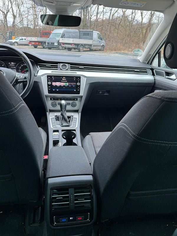 Gebraucht VW Passat 150 PS (110 kW) 2018 Weiß Kombi