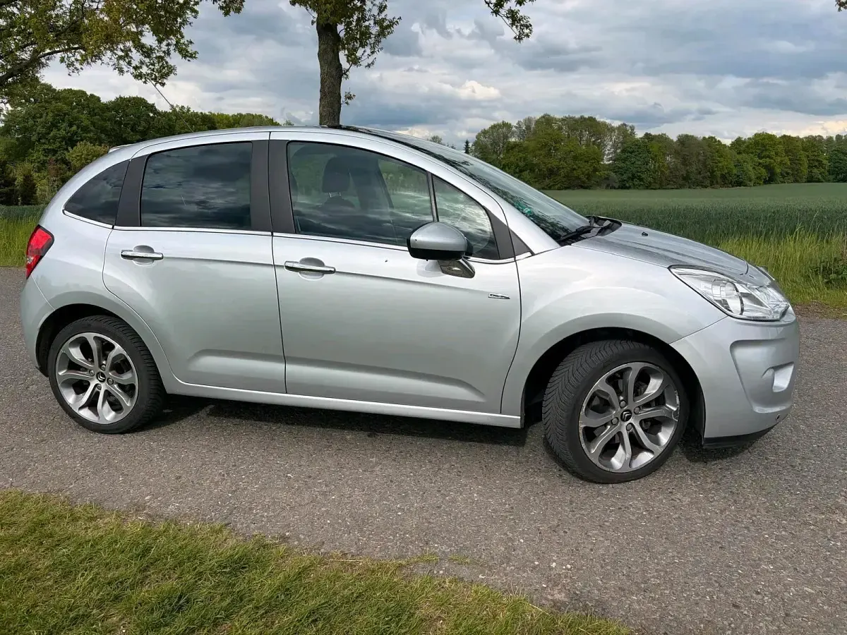 Usado Citroën C3 Exclusive 120 CV (88 kW) 2011 Plateado Utilitario