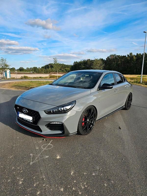 Grau Gebraucht 2019 Hyundai i30 N Performance Limousine | 25.900 € (Teuer) - Bild 1/4