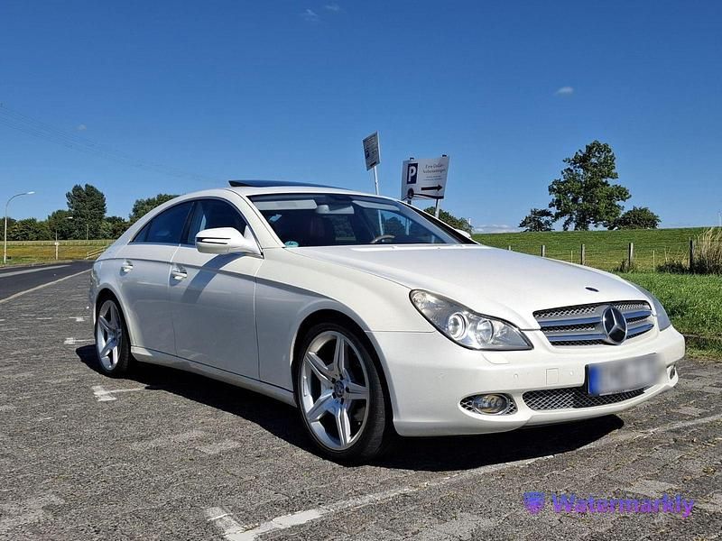 Weiß Gebraucht 2009 Mercedes CLS350 Coupé | 9.999 € (Fairer Preis) - Bild 1/4