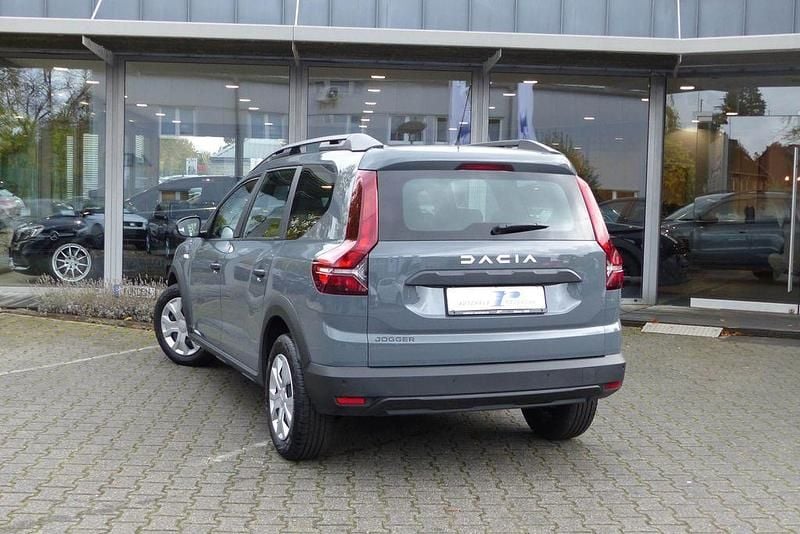 Używany Dacia Jogger 110 KM (80 kW) 2024 Szary Minivan