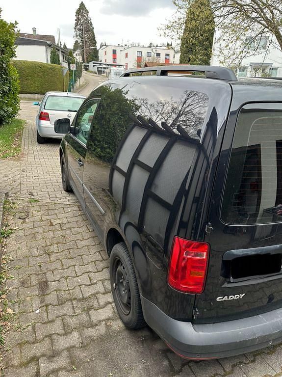 Gebraucht VW Caddy 102 PS (75 kW) 2016 Schwarz Van / Kleinbus