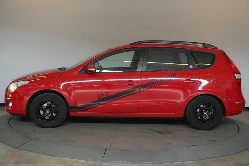 Second-hand Hyundai i30 Comfort 126 CP (92 kW) 2010 Roșu Break