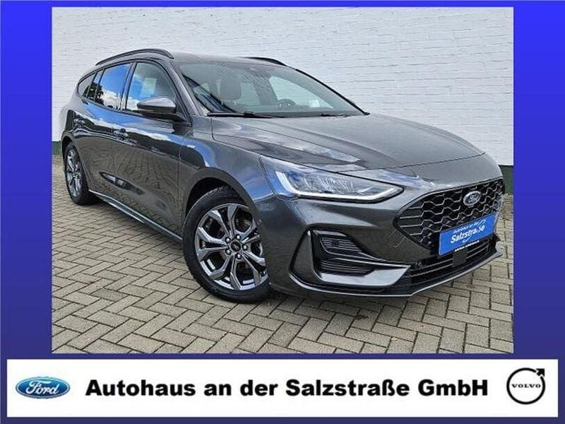 Magneticgrau (metallic) Gebraucht 2024 Ford Focus ST-Line Kombi | 25.698 € (Fairer Preis) - Bild 1/3