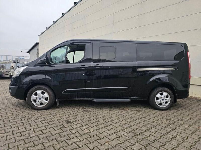 Gebraucht Ford Tourneo Titanium 131 PS (96 kW) 2017 Iridiumschwarz metallic Kombi