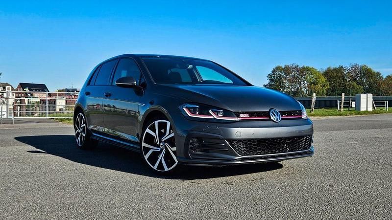 Grau Gebraucht 2019 VW Golf VII GTI Limousine | 18.000 € (Guter Preis) - Bild 1/4
