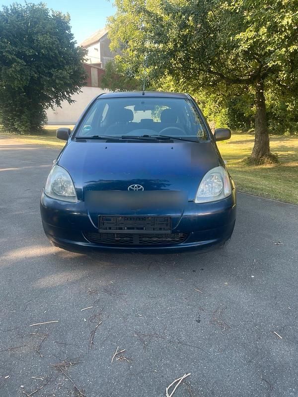 Blau Gebraucht 2002 Toyota Yaris Kleinwagen | 1.399 € (Etwas zu teuer) - Bild 1/4