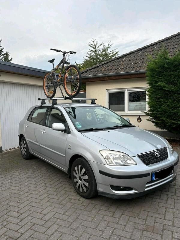 Silber Gebraucht 2003 Toyota Corolla Kleinwagen | 3.950 € (Fairer Preis) - Bild 1/4