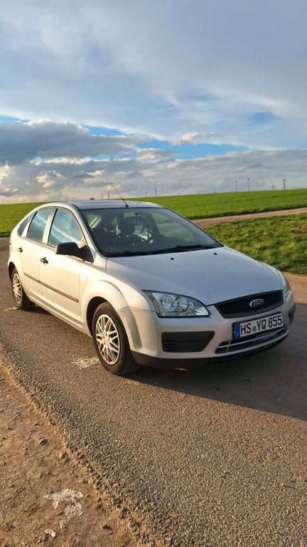 Gebraucht Ford Focus 101 PS (74 kW) 2005 Silber Limousine