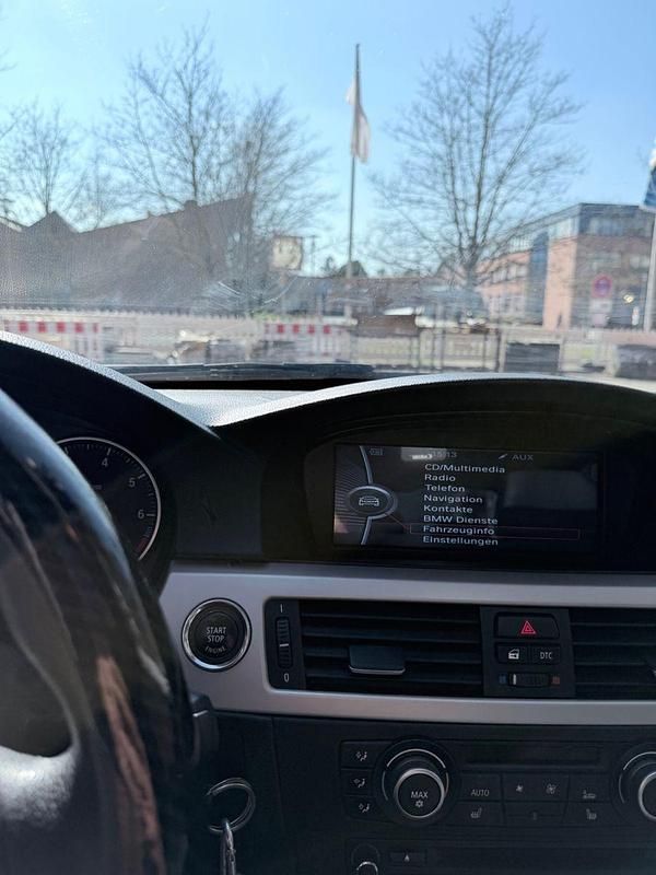 Gebraucht BMW 318 143 PS (105 kW) 2009 Grau Limousine