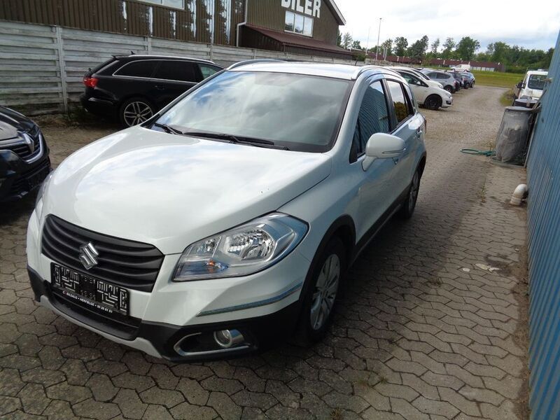 Weiß Gebraucht 2014 Suzuki SX4 S-Cross SUV | 5.400 € (Fairer Preis) - Bild 1/4