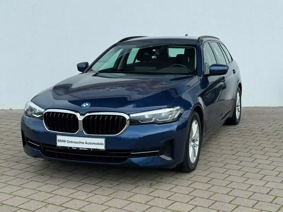 Gebraucht BMW 520 Sport Line 190 PS (139 kW) 2023 Phytonicblau metallic Kombi