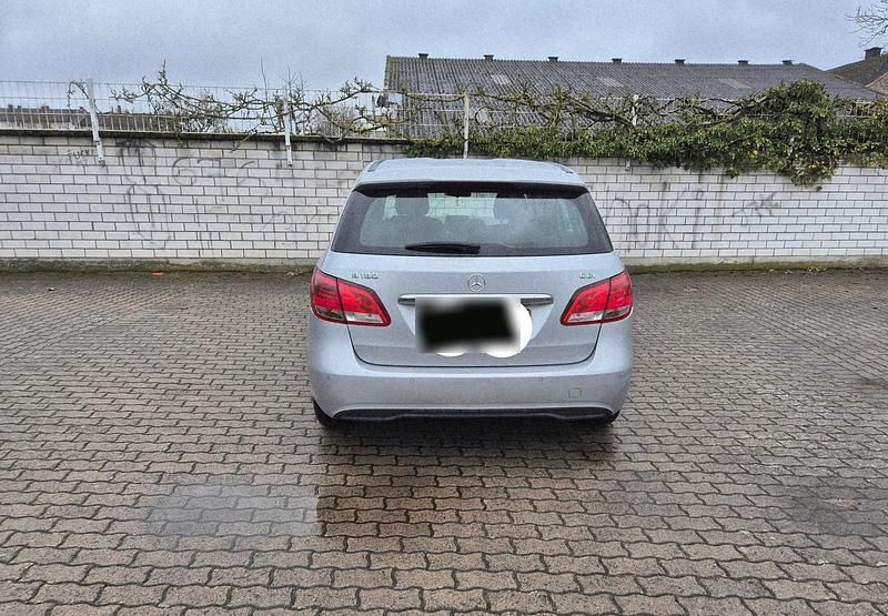 Gebraucht Mercedes B180 109 PS (80 kW) 2015 Silber Van / Kleinbus