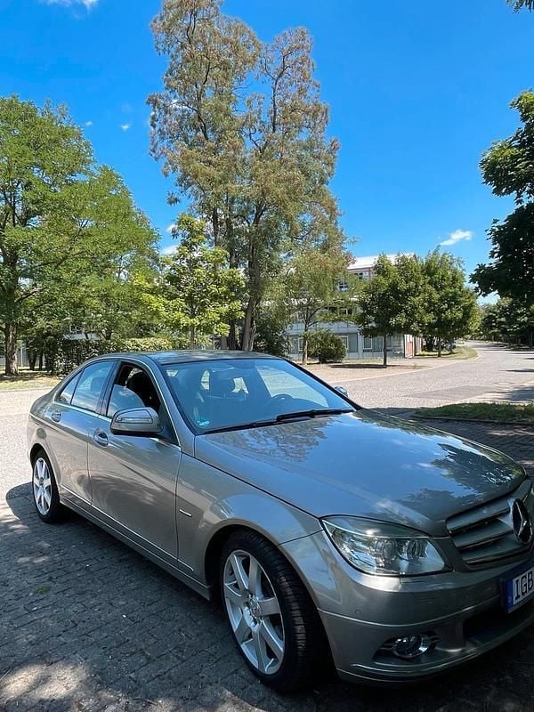 Weiß Gebraucht 2007 Mercedes C220 Limousine | 6.000 € (Fairer Preis) - Bild 1/4