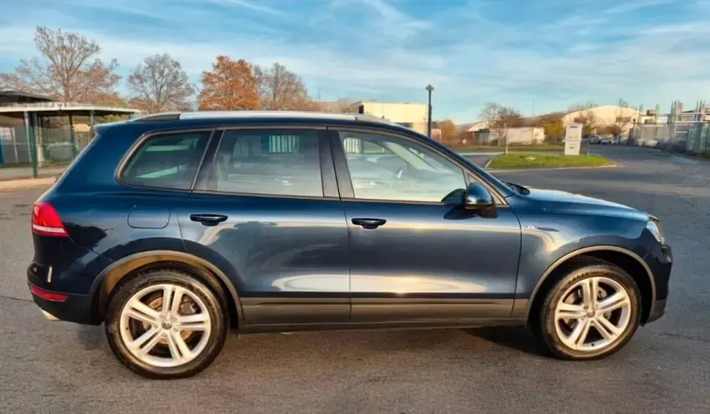 Gebraucht VW Touareg Terrain Tech 245 PS (180 kW) 2013 Blau SUV