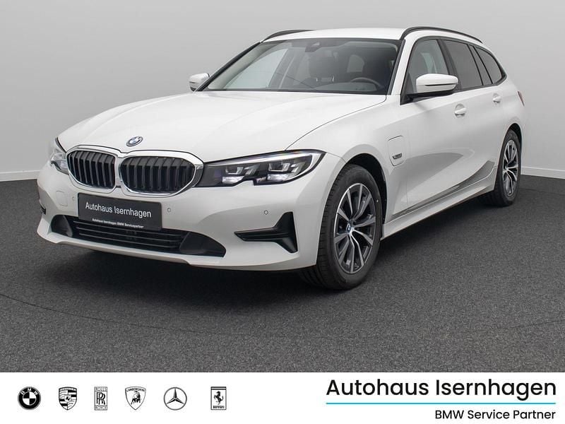 Alpinweiss uni300schwarz Gebraucht 2022 BMW 320e Sport Line Limousine | 26.999 € (Guter Preis) - Bild 1/4