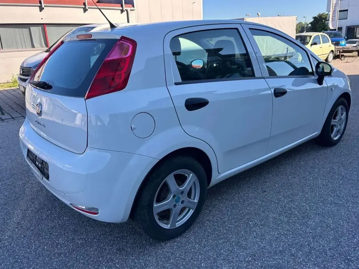 Gebraucht Fiat Punto Basis 69 PS (50 kW) 2017 Colore esterno (bianco divino) Kleinwagen