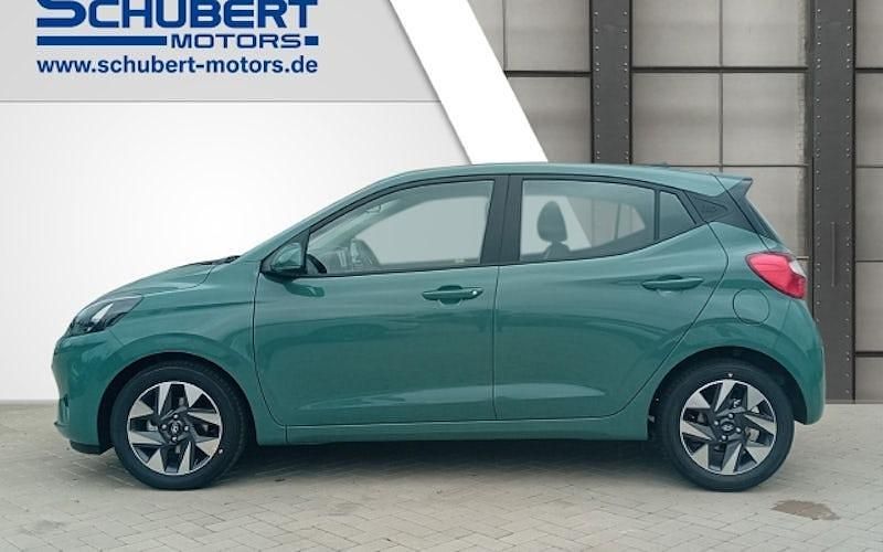 Gebraucht Hyundai i10 Trend 79 PS (58 kW) 2025 Mangrove green / mic Kleinwagen