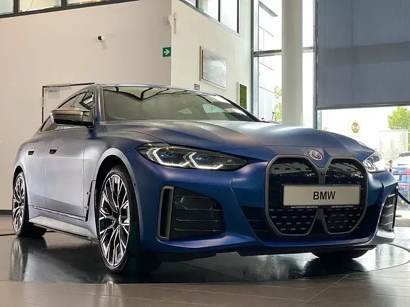 Używany BMW i4 Performance 400 kW (544 KM) 2023 Niebieski Sedan/Limuzyna