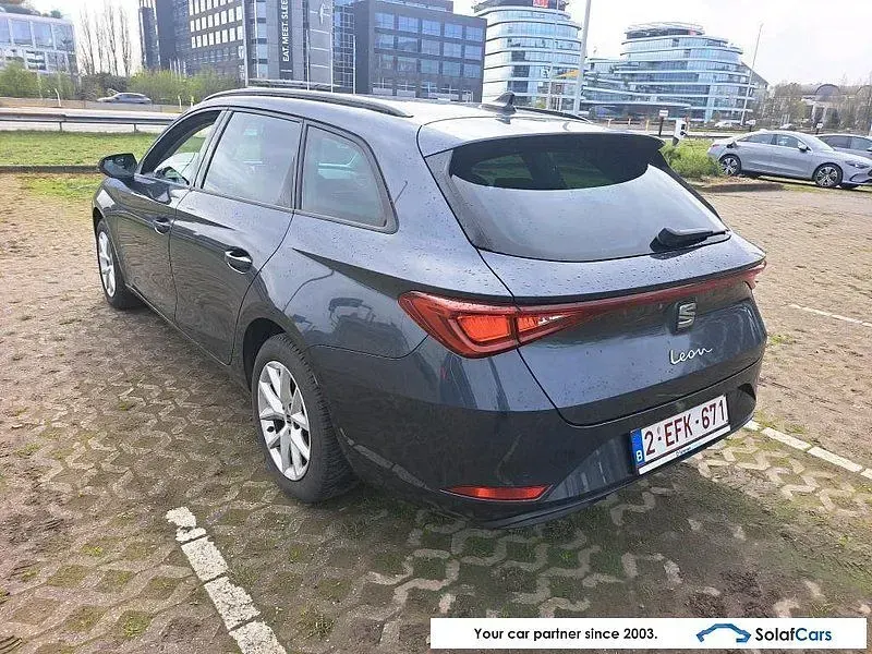 Usado Seat Leon 110 CV (80 kW) 2023 Gris Berlina