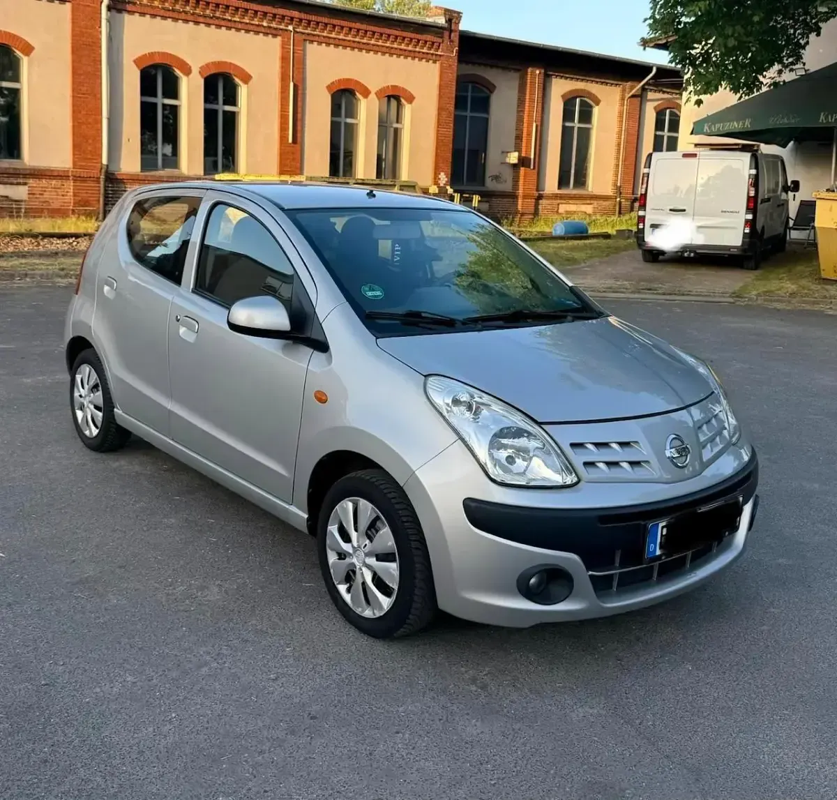 Gebraucht Nissan Pixo 75 PS (55 kW) 2012 Silber Kleinwagen