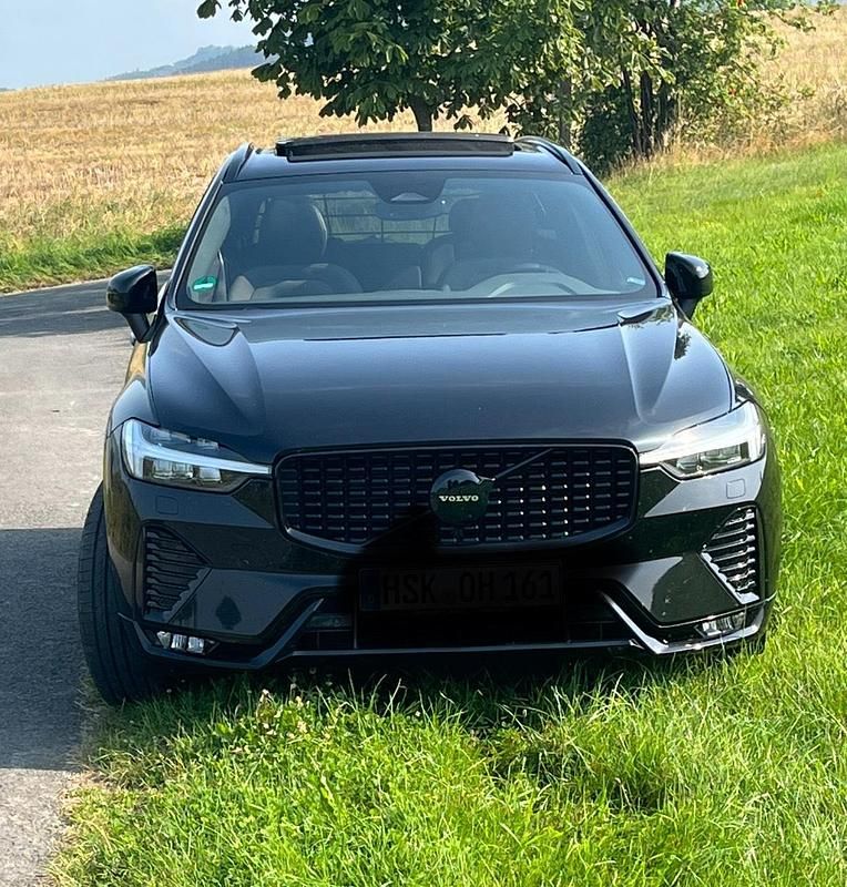 Schwarz Gebraucht 2023 Volvo XC60 SUV | 44.950 € (Teuer) - Bild 1/4