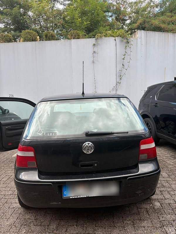 Schwarz Gebraucht 2003 VW Golf IV Pacific Kleinwagen | 1.100 € (Guter Preis) - Bild 1/4