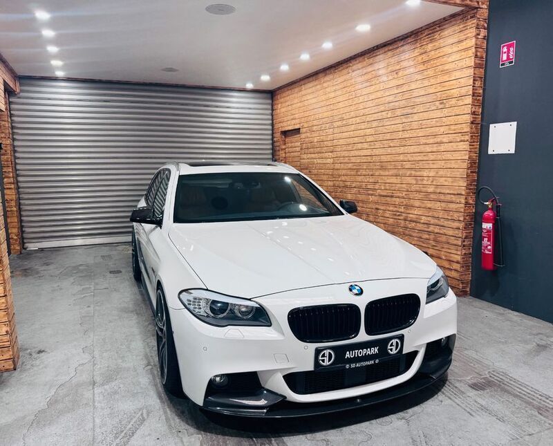 Weiß Gebraucht 2011 BMW 525 M Sport Kombi | 19.999 € - Bild 1/4