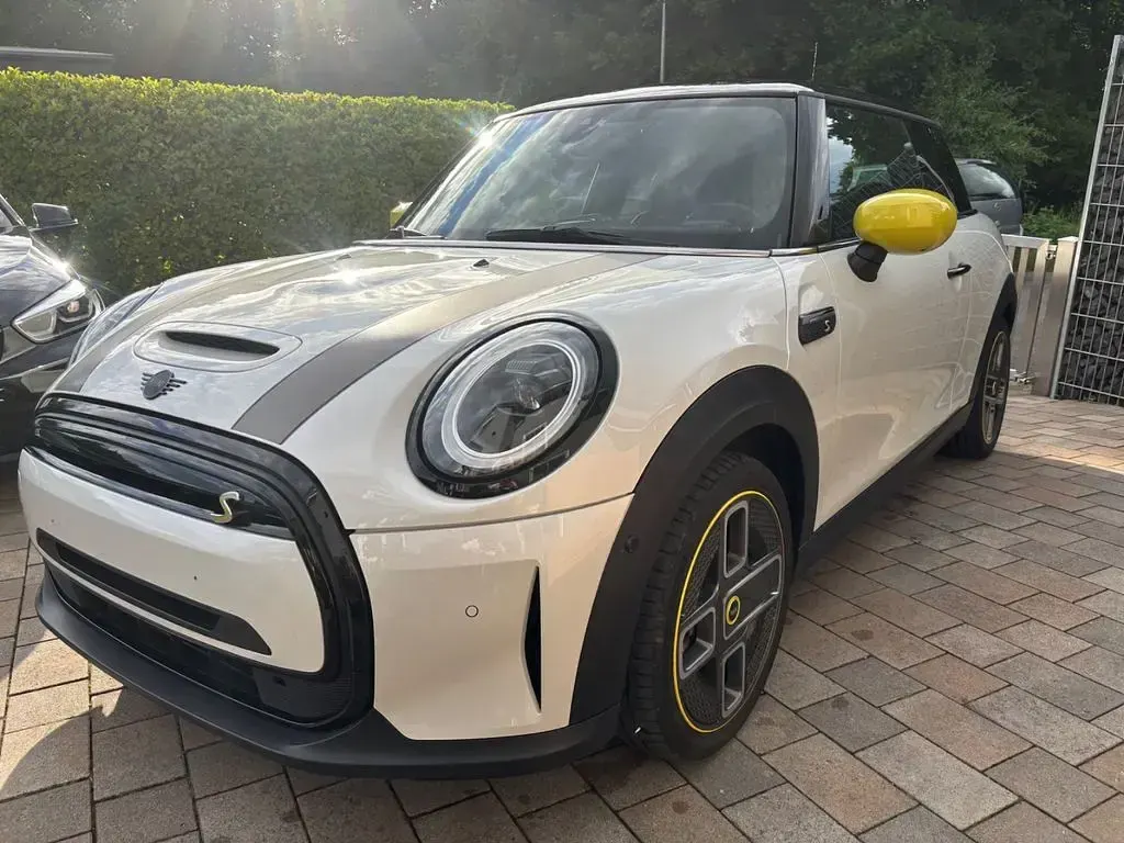 Gebraucht Mini Cooper SE 135 kW (184 PS) 2023 Weiß Kleinwagen