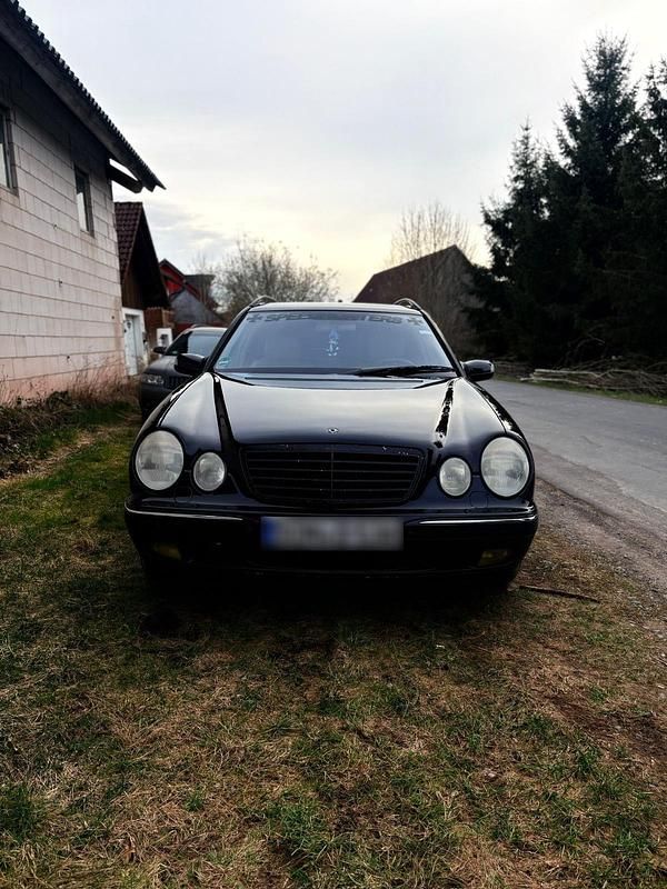 Gebraucht Mercedes E430 279 PS (205 kW) 2001 Schwarz Limousine