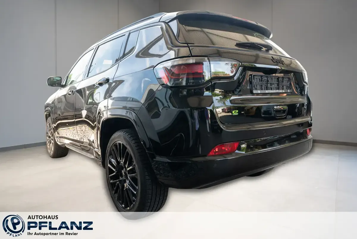 Gebraucht Jeep Compass 131 PS (96 kW) 2024 Schwarz SUV