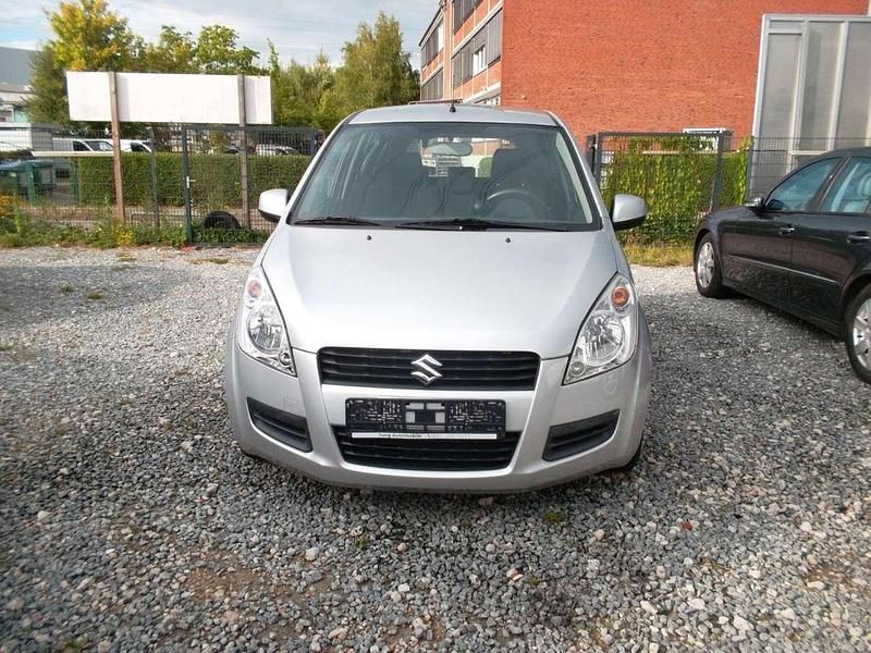 Gebraucht Suzuki Splash Basic 65 PS (47 kW) 2010 Silber Kleinwagen