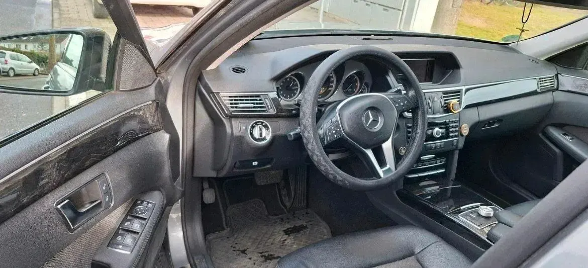 Gebraucht Mercedes E220 170 PS (125 kW) 2012 Grau Limousine