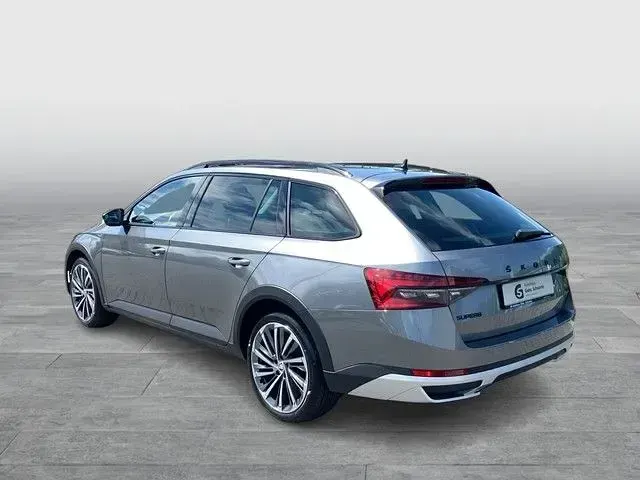 Gebraucht Skoda Superb 200 PS (147 kW) 2023 Graphitegrau metallic Kombi
