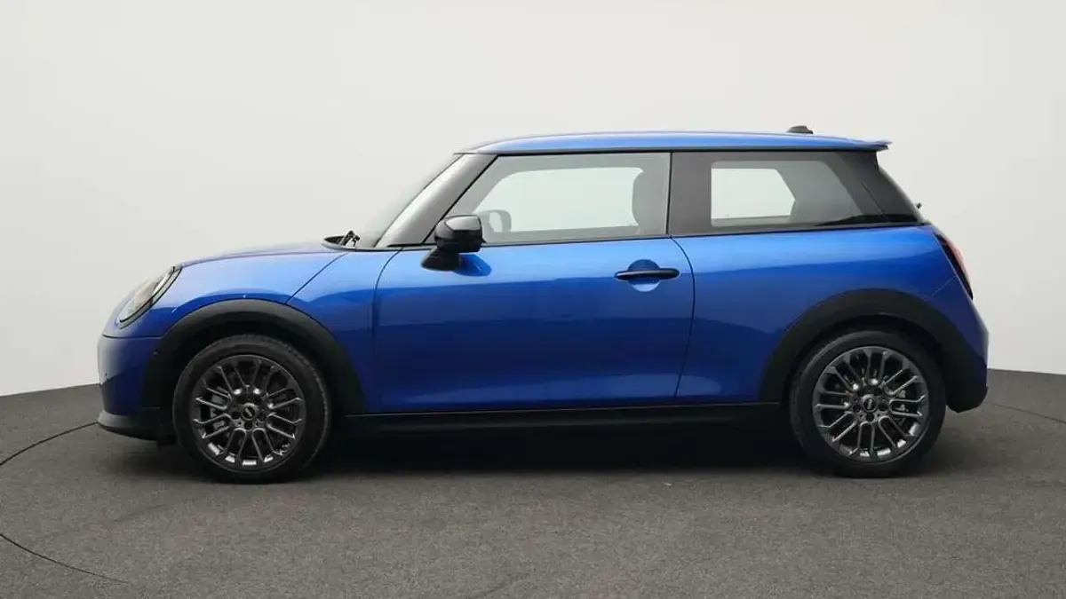 Second-hand Mini Cooper S Classic 204 CP (150 kW) 2025 Albastru Hatchback