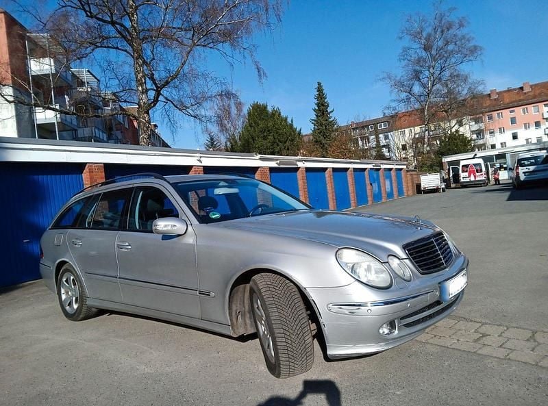 Gebraucht Mercedes E220 Avantgarde 150 PS (110 kW) 2005 Silber Kombi