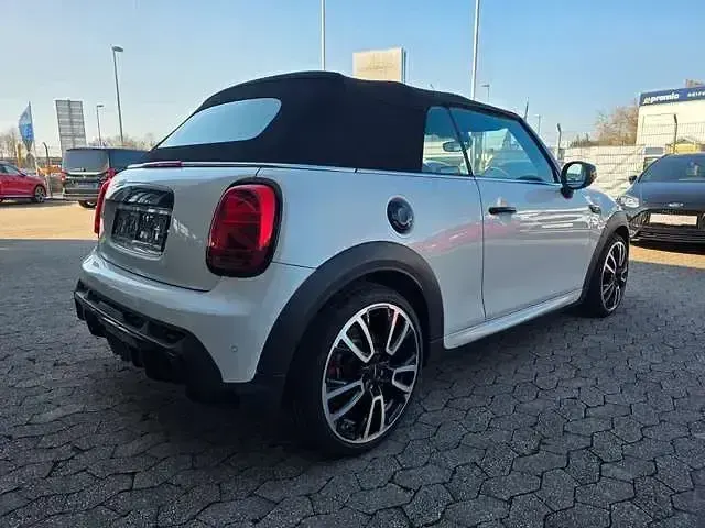 Używany Mini John Cooper Works 231 KM (169 kW) 2023 Biały Hatchback