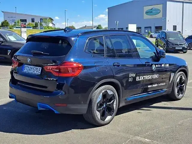 Gebraucht BMW iX3 Performance 210 kW (286 PS) 2021 Carbonschwarz SUV
