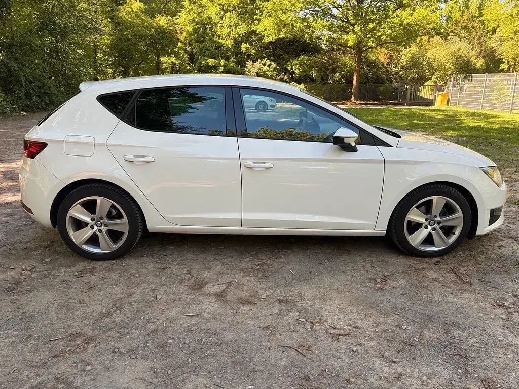 Second-hand Seat Leon FR 125 CP (91 kW) 2015 Alb Berlinǎ