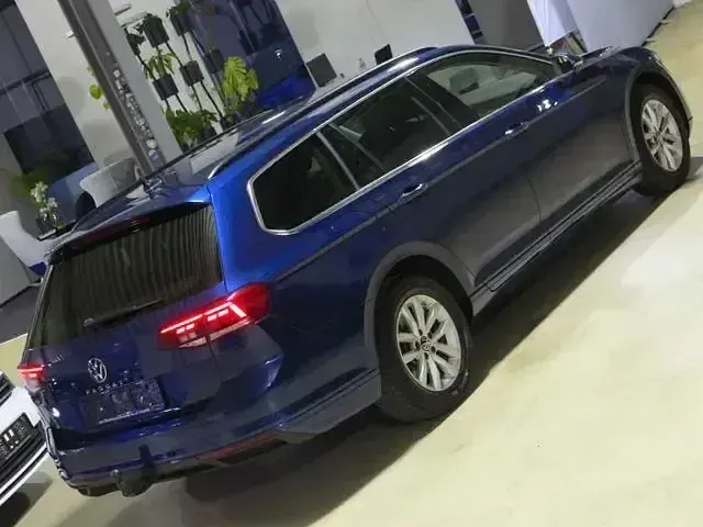 Gebraucht VW Passat Business 150 PS (110 kW) 2023 Aquamarine blue Kombi