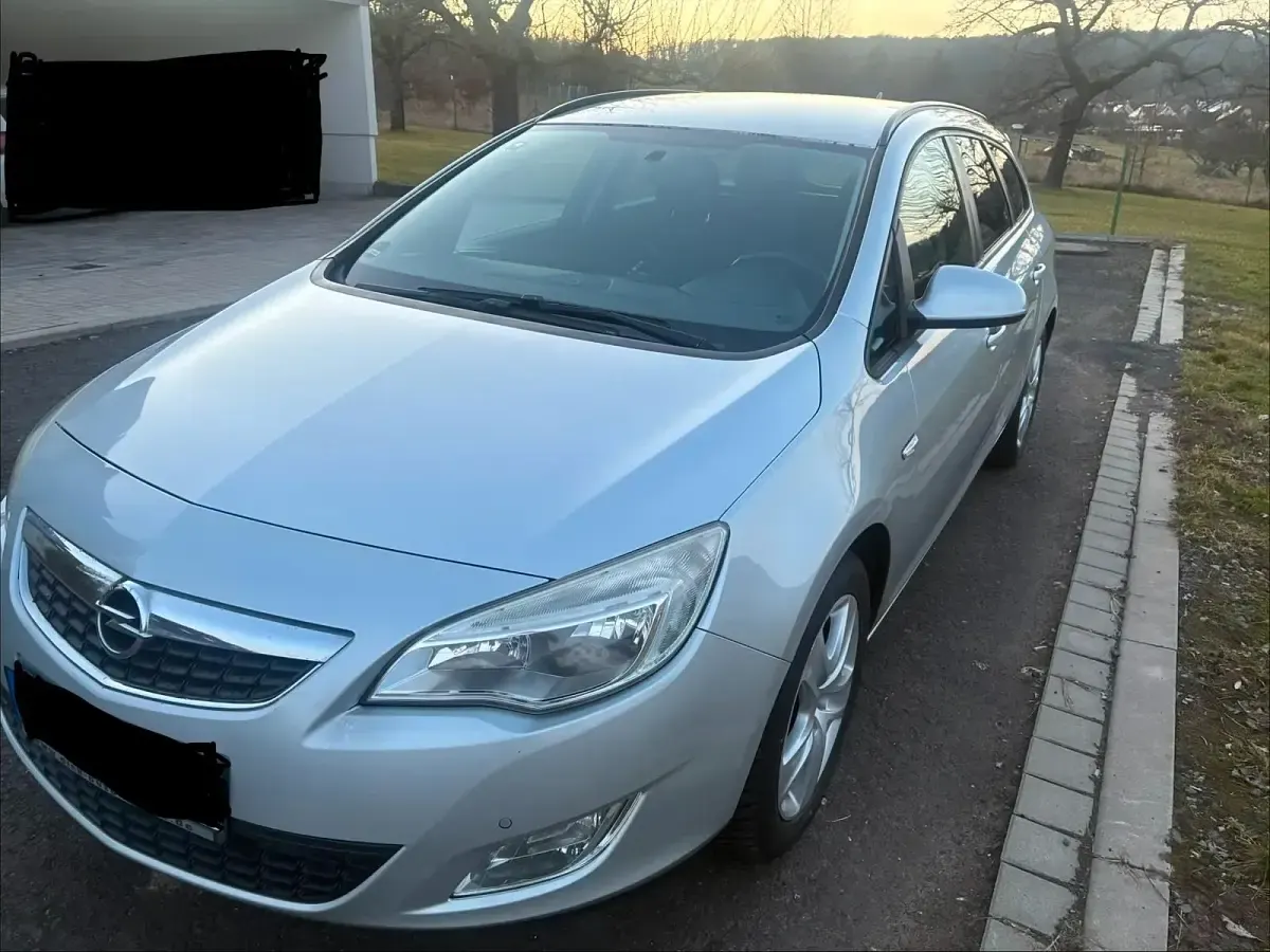 Używany Opel Astra 110 KM (80 kW) 2012 Srebrny Kombi