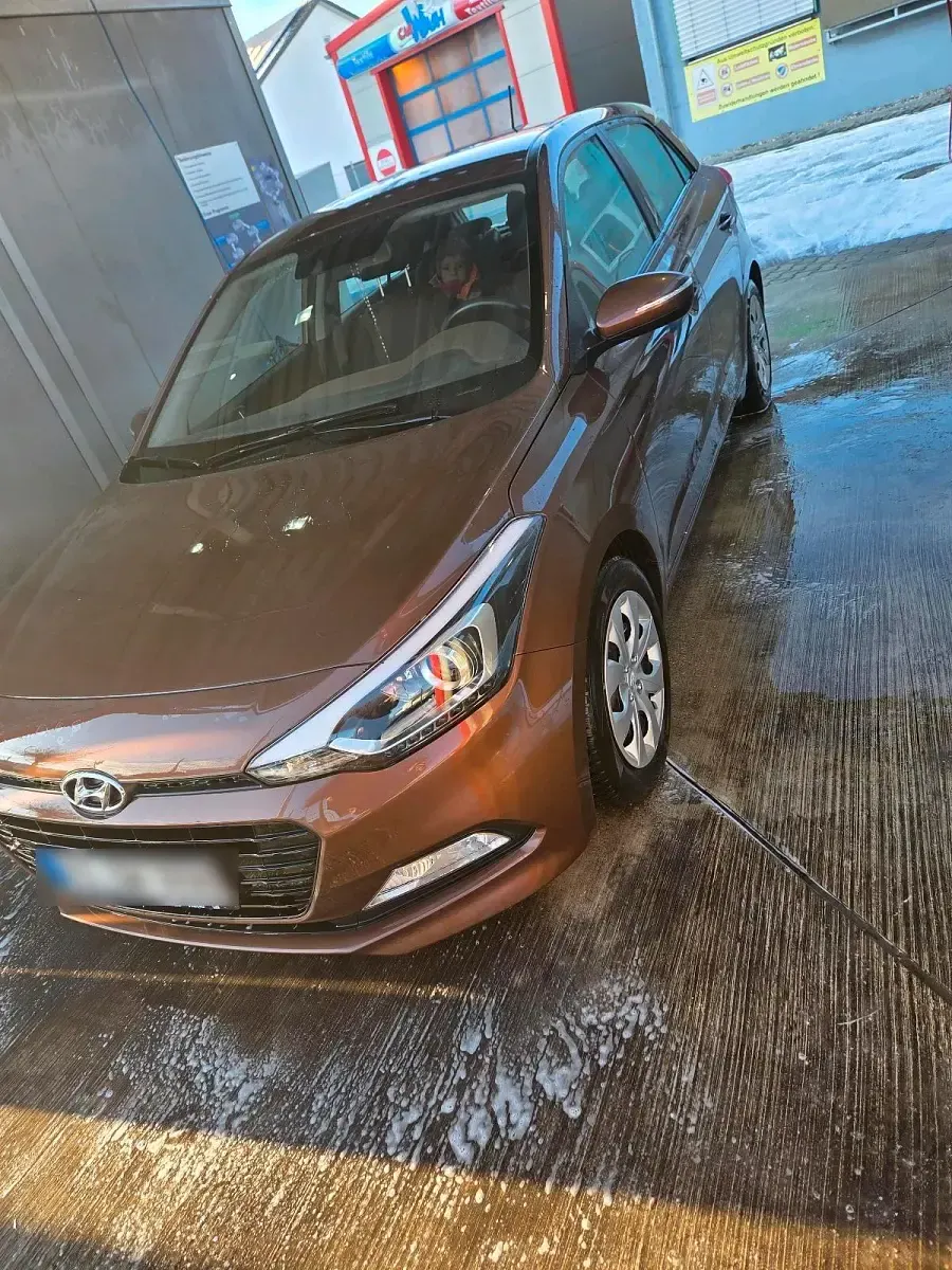 Gebraucht Hyundai i20 Active 101 PS (74 kW) 2017 Braun Limousine