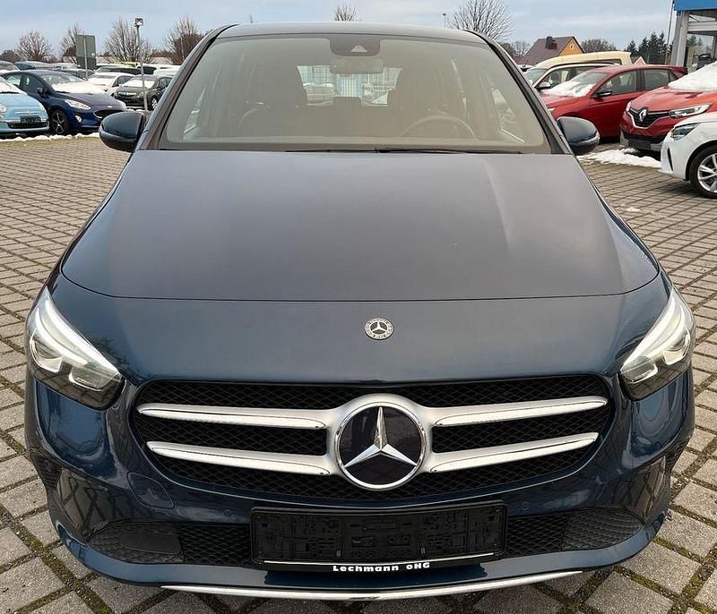 Gebraucht Mercedes B200 Style 163 PS (119 kW) 2019 Blau Van / Kleinbus