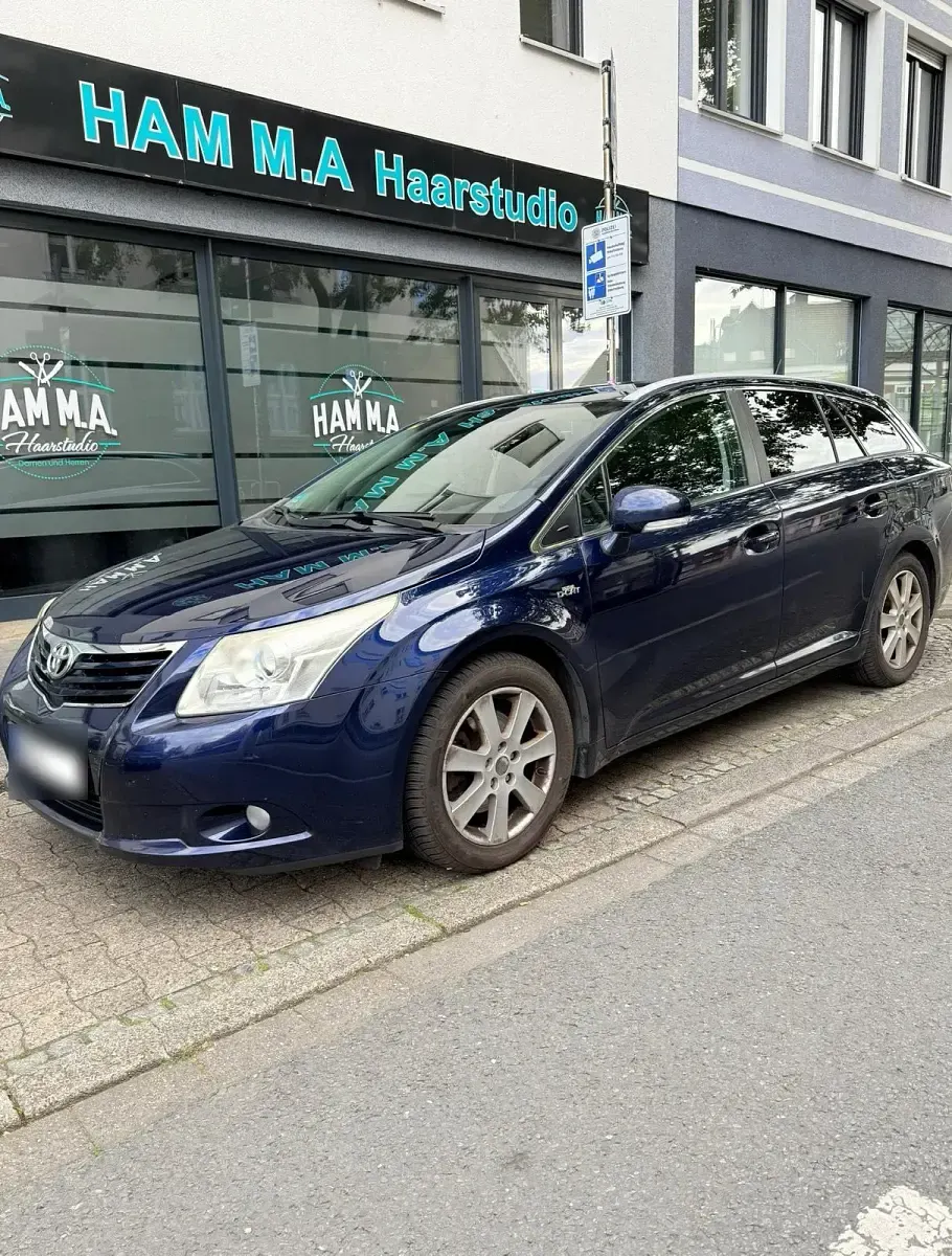 Gebraucht Toyota Avensis 177 PS (130 kW) 2011 Blau Kombi