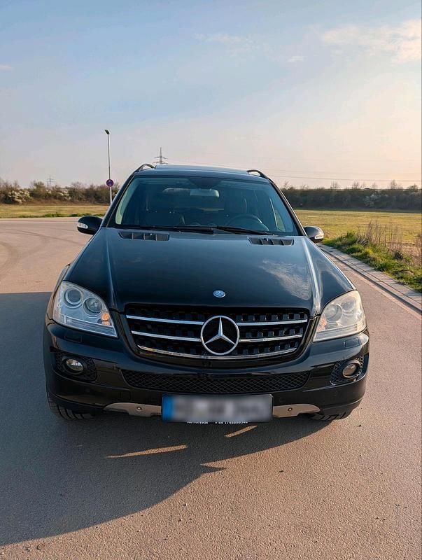 Gebraucht Mercedes ML320 224 PS (164 kW) 2008 Schwarz SUV