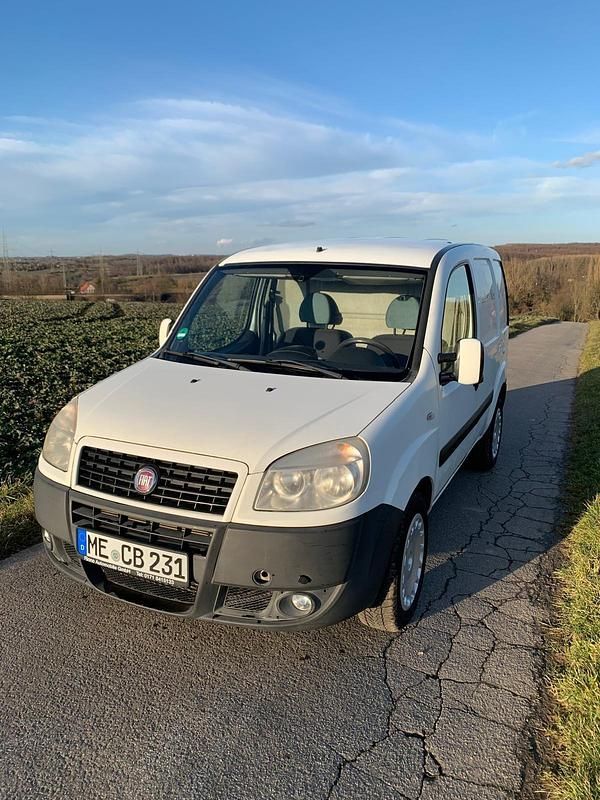 Gebraucht Fiat Doblò 75 PS (55 kW) 2008 Weiß Van / Kleinbus