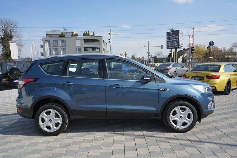 Gebraucht Ford Kuga Cool & Connect 150 PS (110 kW) 2019 Blau SUV