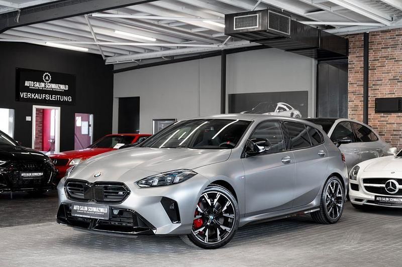 Grau Gebraucht 2025 BMW M135 Performance Kleinwagen | 47.990 € (Guter Preis) - Bild 1/4