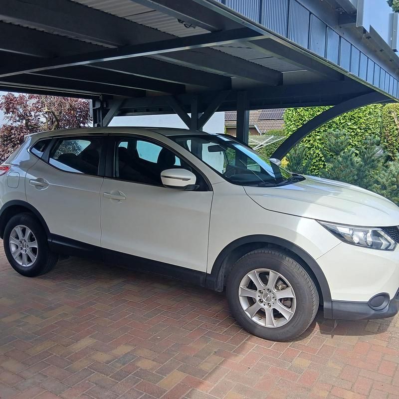 Weiß Gebraucht 2015 Nissan Qashqai SUV | 7.999 € (Superpreis) - Bild 1/4